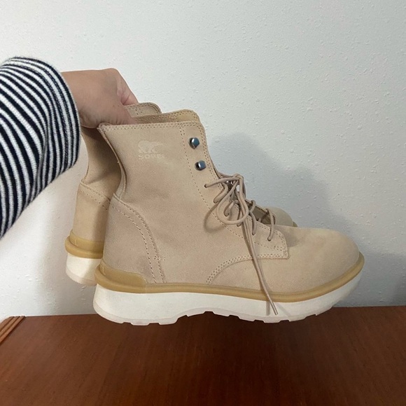 SOREL Hi-Line Lace-Up Mid-Shaft
Lug-Sole Booties - Picture 3 of 8